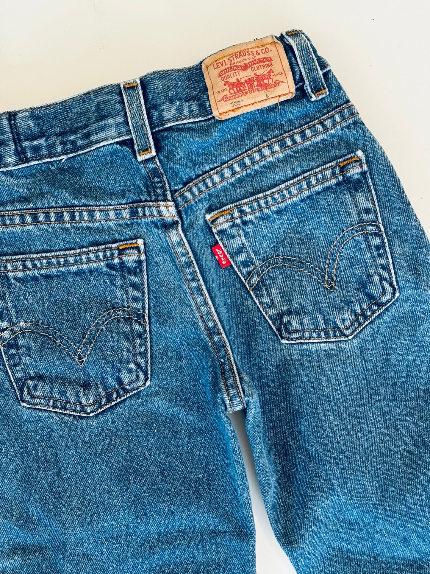 Dark wash Levi’s - 4Y