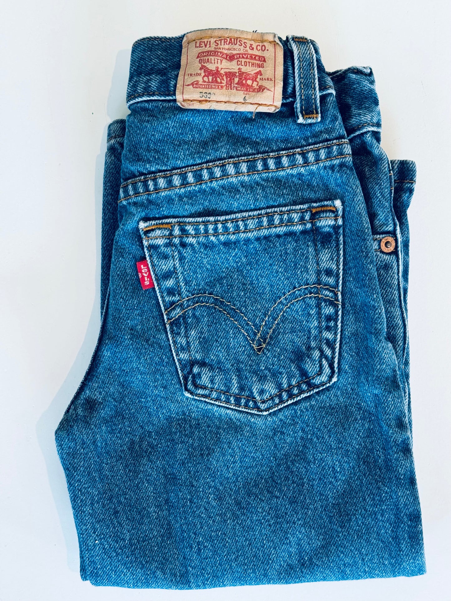 Dark wash Levi’s - 4Y