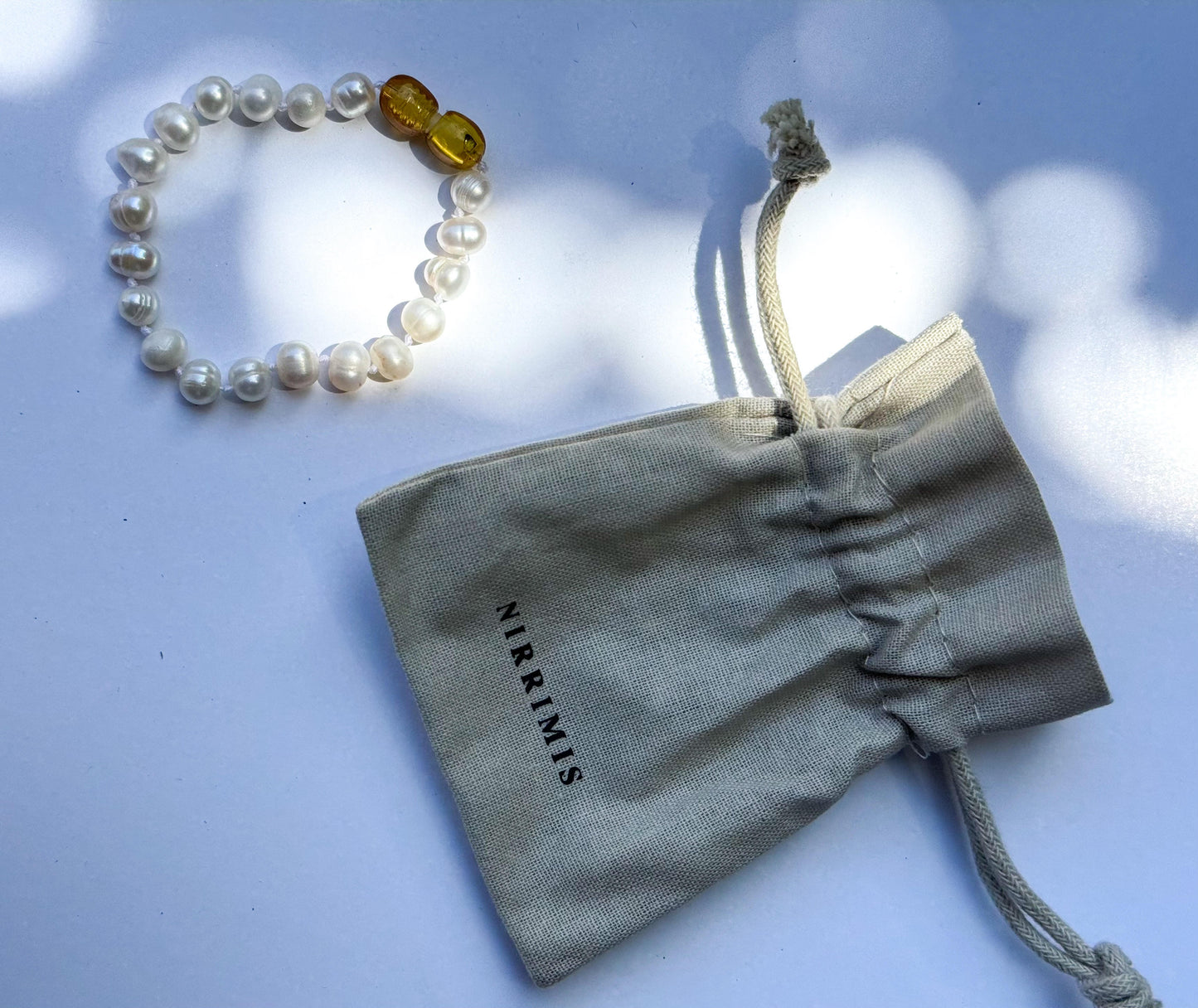 pearly white | baltic amber bracelet 14cm